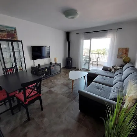Apartment Modern Furnished, Roof Terrace, Beautiful Seaview *